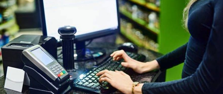 cashier-880×370